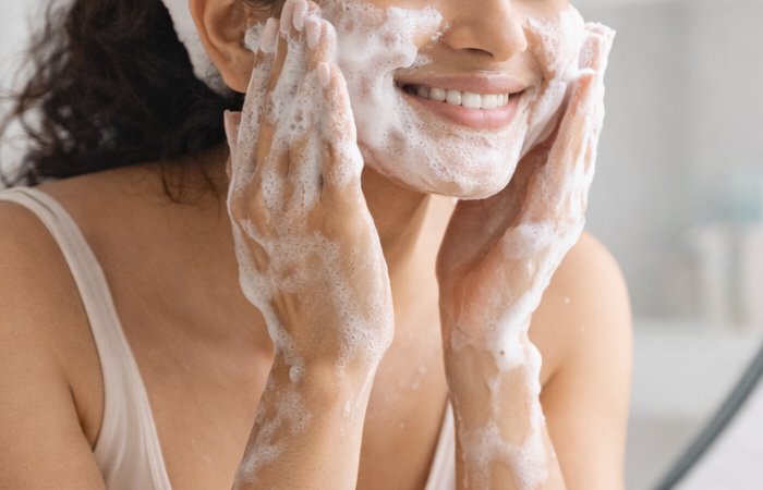 how to use dermatouch face wash